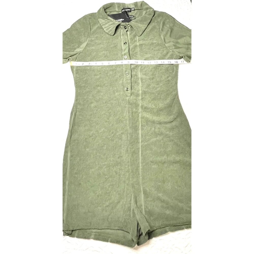 Pretty Little Thing Women's Olive Green Button-Up Collared Romper Medium